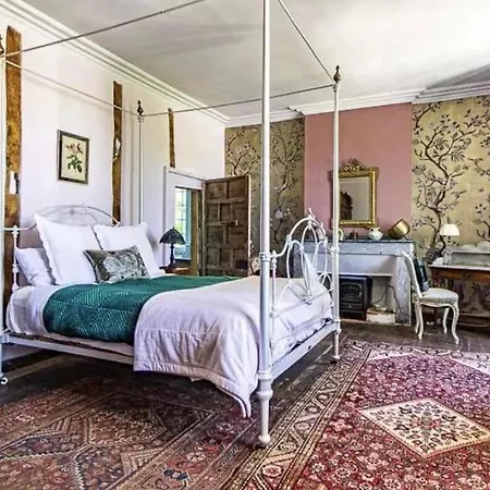 French Manor House With Private Gardens And Pool Foissac (Aveyron)