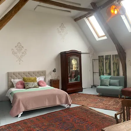 French Manor House With Private Gardens And Pool Tatil Evi